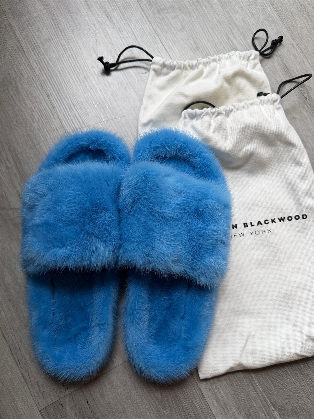 BRANDON BLACKWOOD fuzzy slides size M/L